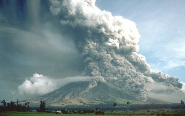 Pyroclastic_flows_at_Mayon_Volcano Pyroclastic_flows_at_Mayon_Volcano